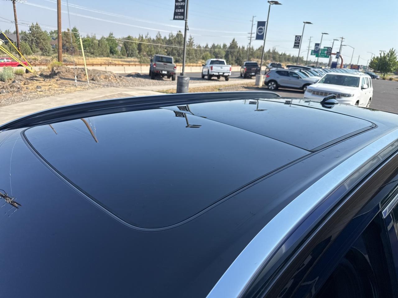 2022 Volvo XC90 Recharge Plug-In Hybrid T8 Inscription 7 Passenger Advanced Package Bend OR