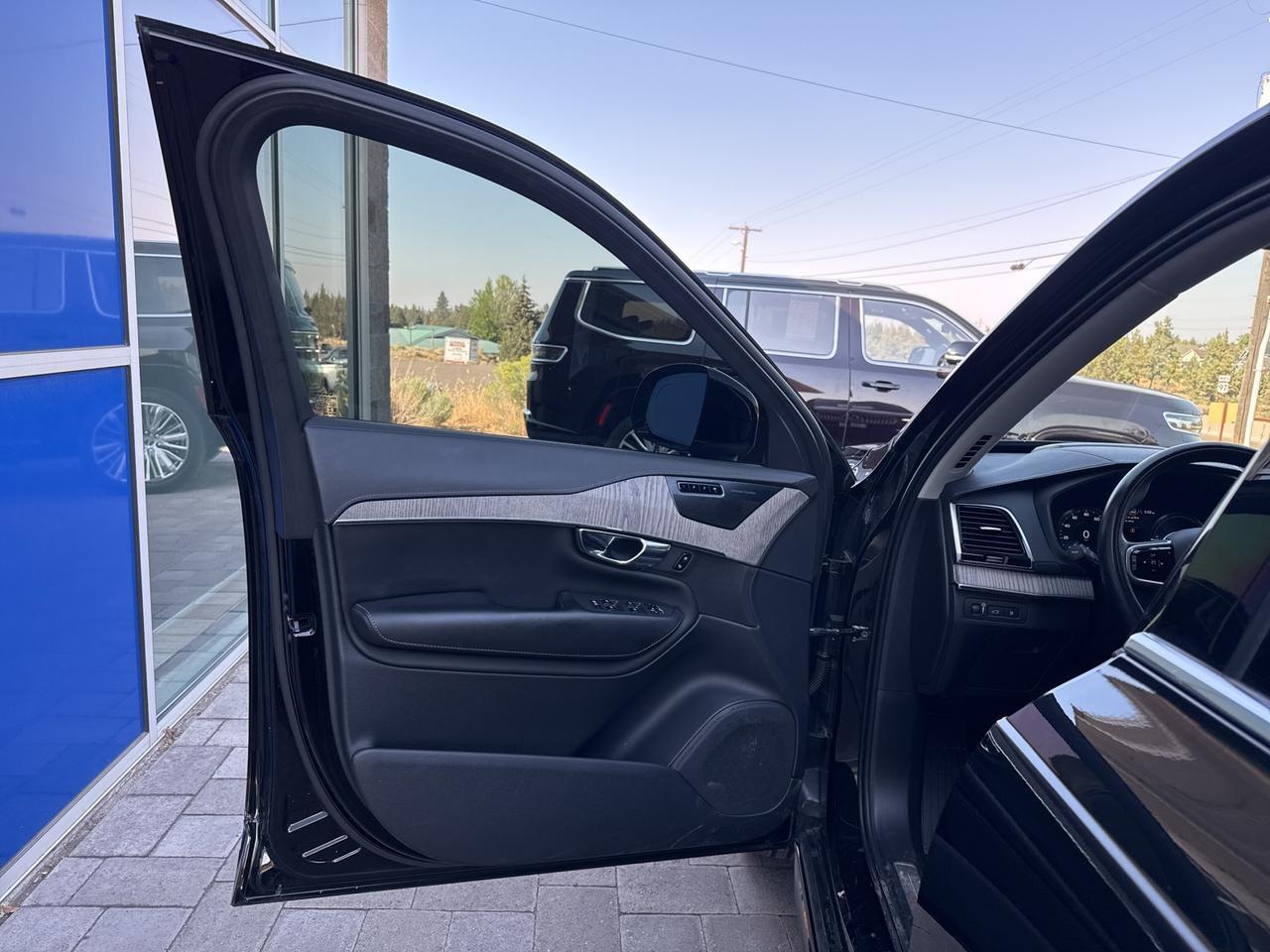 2022 Volvo XC90 Recharge Plug-In Hybrid T8 Inscription 7 Passenger Advanced Package Bend OR