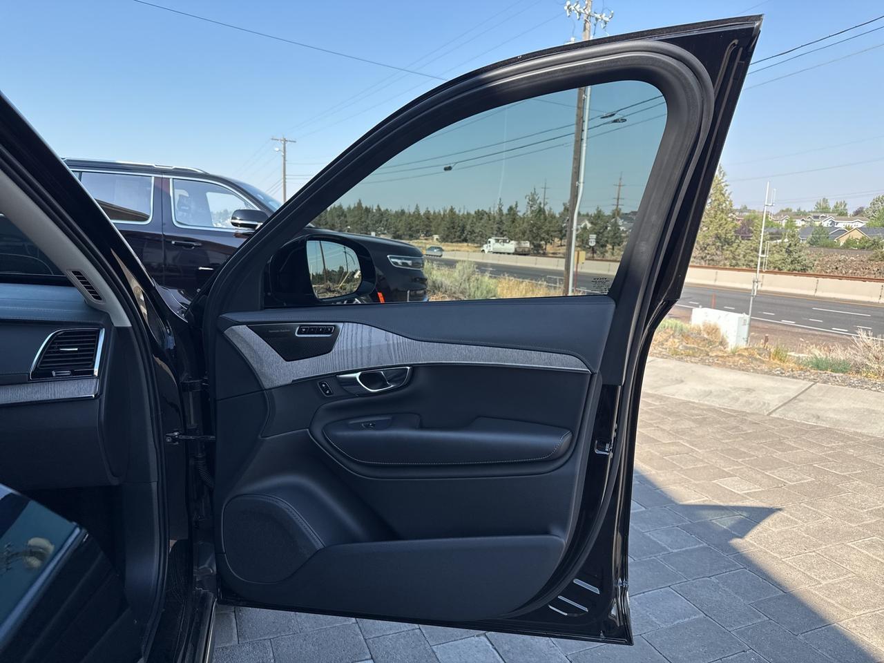 2022 Volvo XC90 Recharge Plug-In Hybrid T8 Inscription 7 Passenger Advanced Package Bend OR