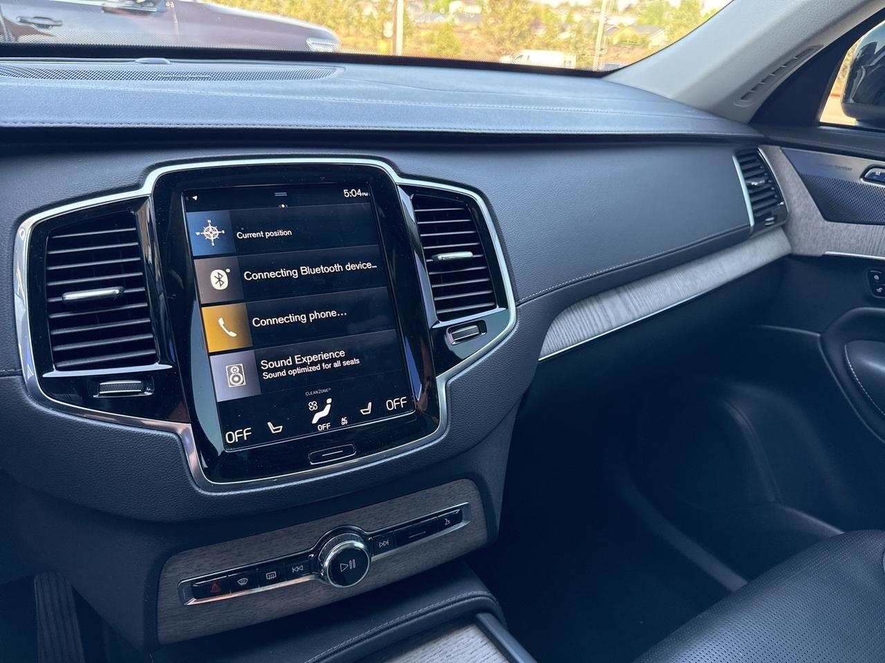 2022 Volvo XC90 Recharge Plug-In Hybrid T8 Inscription 7 Passenger Advanced Package Bend OR