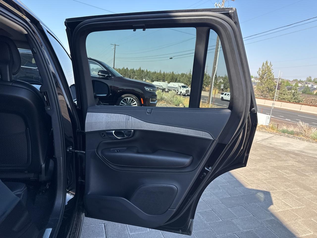 2022 Volvo XC90 Recharge Plug-In Hybrid T8 Inscription 7 Passenger Advanced Package Bend OR