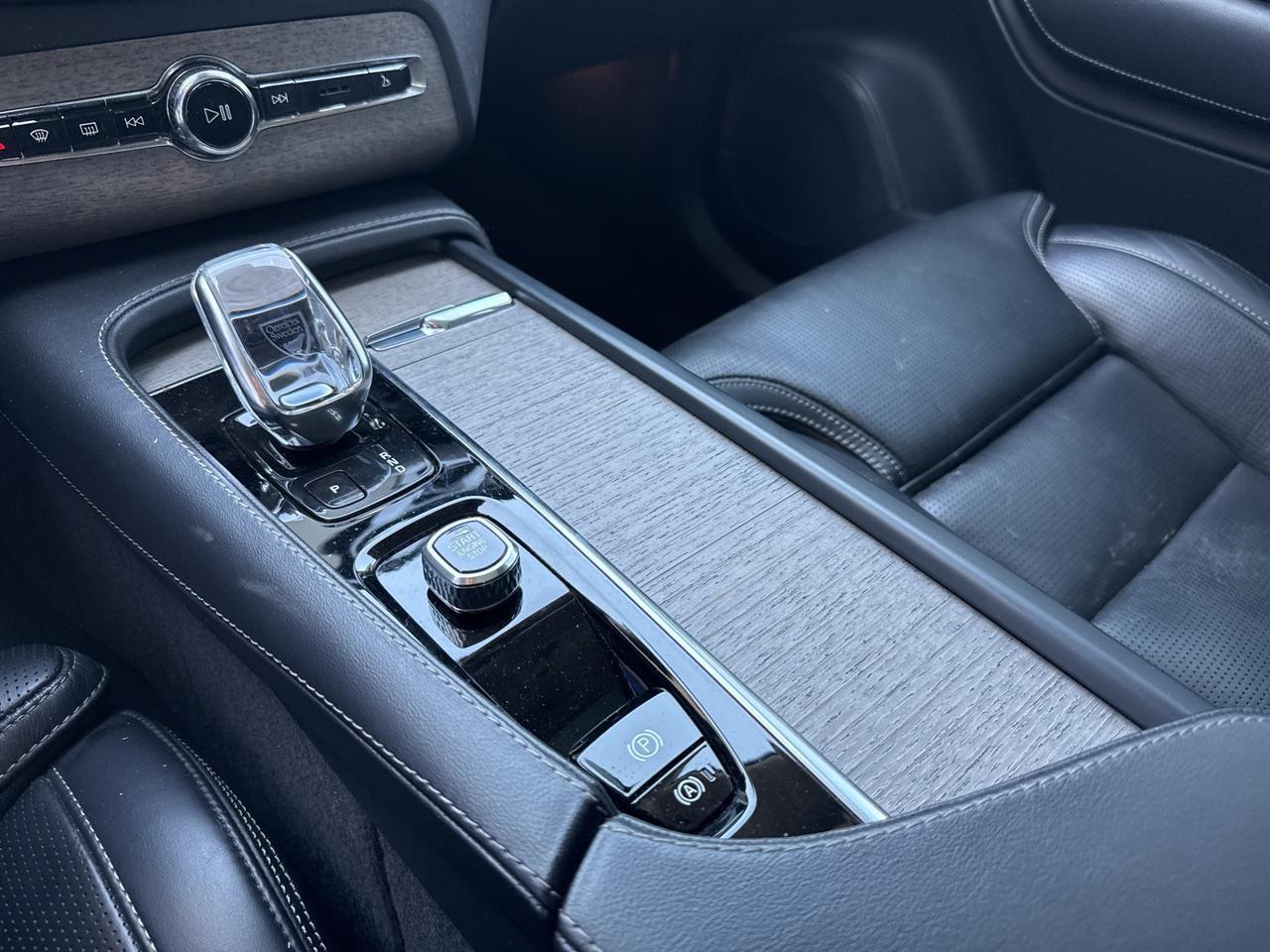 2022 Volvo XC90 Recharge Plug-In Hybrid T8 Inscription 7 Passenger Advanced Package Bend OR