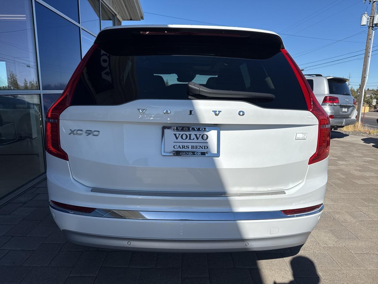 2022 Volvo XC90 Recharge Plug-In Hybrid T8 Inscription 7 Passenger Bend OR