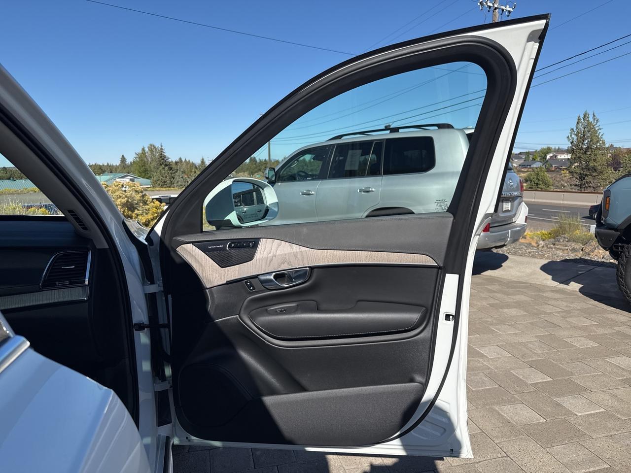 2022 Volvo XC90 Recharge Plug-In Hybrid T8 Inscription 7 Passenger Bend OR