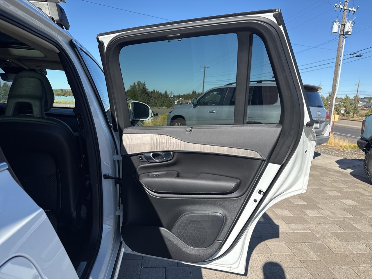 2022 Volvo XC90 Recharge Plug-In Hybrid T8 Inscription 7 Passenger Bend OR