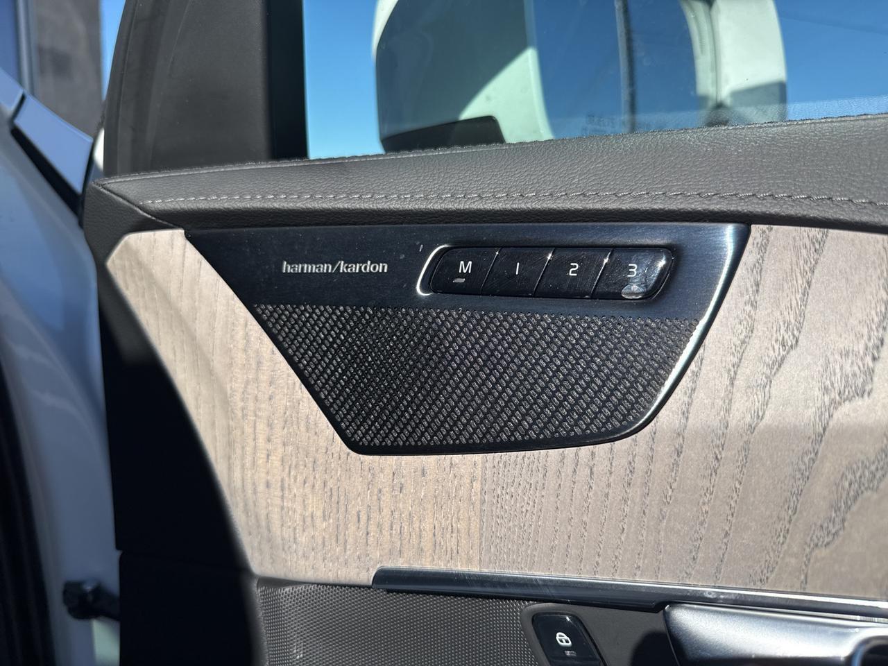 2022 Volvo XC90 Recharge Plug-In Hybrid T8 Inscription 7 Passenger Bend OR