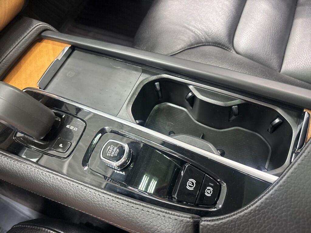2022 Volvo XC90 Recharge Plug-In Hybrid T8 Inscription Expression AWD 6 Passenger Fond du Lac WI