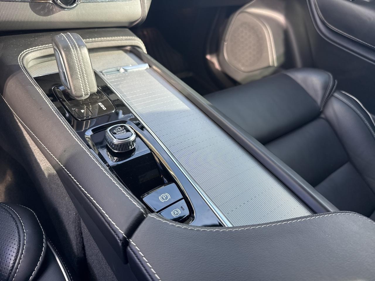 2022 Volvo XC90 Recharge Plug-In Hybrid T8 R-Design Extended Range 7P Bend OR