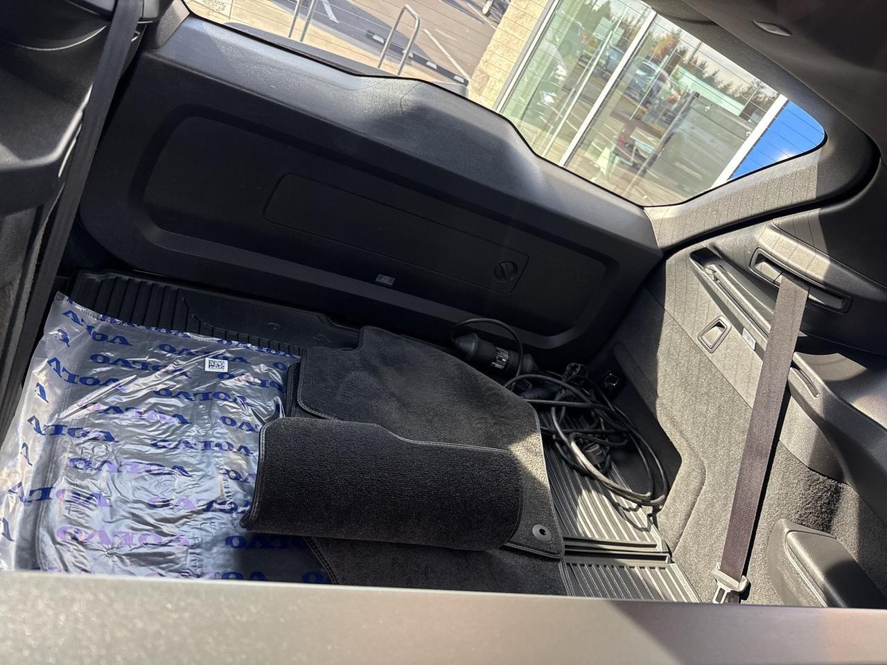 2022 Volvo XC90 Recharge Plug-In Hybrid T8 R-Design Extended Range 7P Bend OR