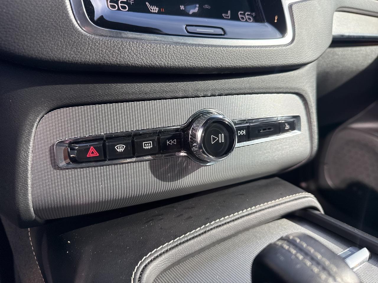2022 Volvo XC90 Recharge Plug-In Hybrid T8 R-Design Extended Range 7P Bend OR