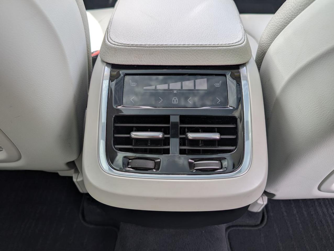 2022 Volvo XC90 T5 AWD Momentum w/H-Performance Audio, Pilot Assist, HUD, 360 Cam, Quad Heated Seats & Heated Wheel Portland OR