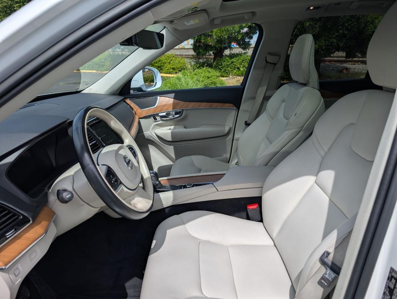 2022 Volvo XC90 T5 AWD Momentum w/H-Performance Audio, Pilot Assist, HUD, 360 Cam, Quad Heated Seats & Heated Wheel Portland OR