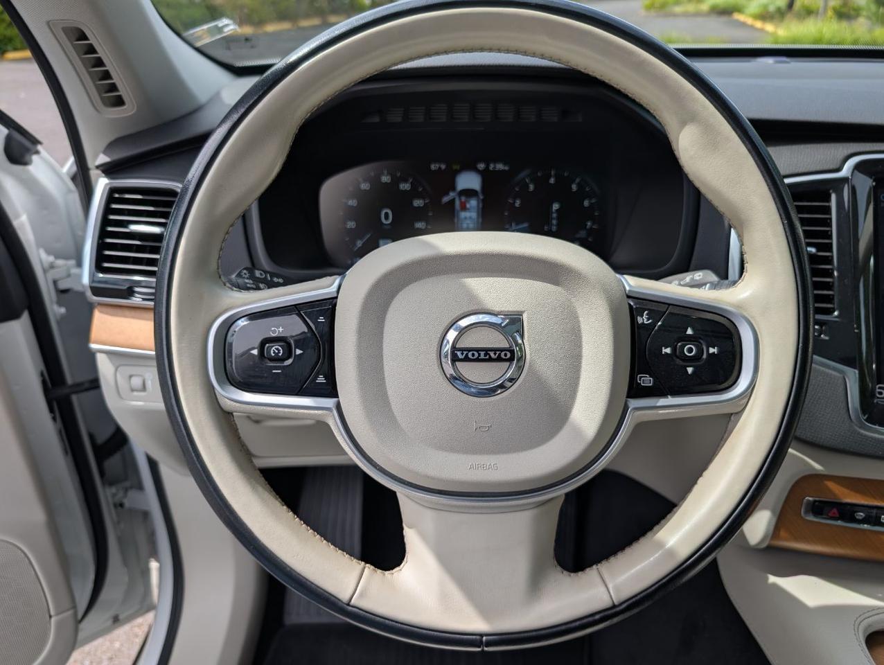 2022 Volvo XC90 T5 AWD Momentum w/H-Performance Audio, Pilot Assist, HUD, 360 Cam, Quad Heated Seats & Heated Wheel Portland OR