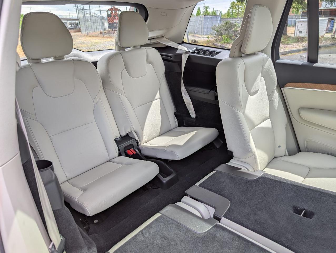 2022 Volvo XC90 T5 AWD Momentum w/H-Performance Audio, Pilot Assist, HUD, 360 Cam, Quad Heated Seats & Heated Wheel Portland OR
