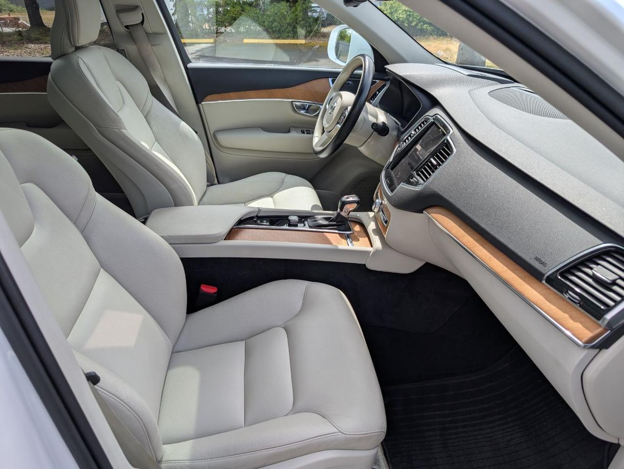 2022 Volvo XC90 T5 AWD Momentum w/H-Performance Audio, Pilot Assist, HUD, 360 Cam, Quad Heated Seats & Heated Wheel Portland OR