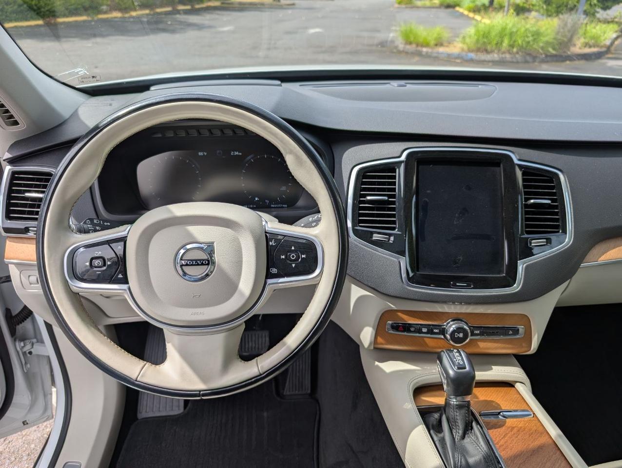 2022 Volvo XC90 T5 AWD Momentum w/H-Performance Audio, Pilot Assist, HUD, 360 Cam, Quad Heated Seats & Heated Wheel Portland OR
