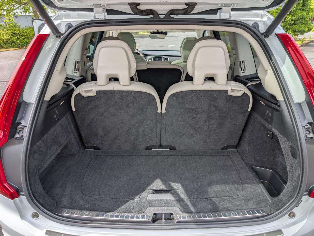 2022 Volvo XC90 T5 AWD Momentum w/H-Performance Audio, Pilot Assist, HUD, 360 Cam, Quad Heated Seats & Heated Wheel Portland OR