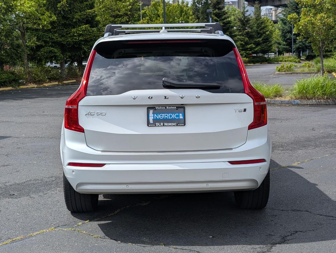 2022 Volvo XC90 T5 AWD Momentum w/H-Performance Audio, Pilot Assist, HUD, 360 Cam, Quad Heated Seats & Heated Wheel Portland OR
