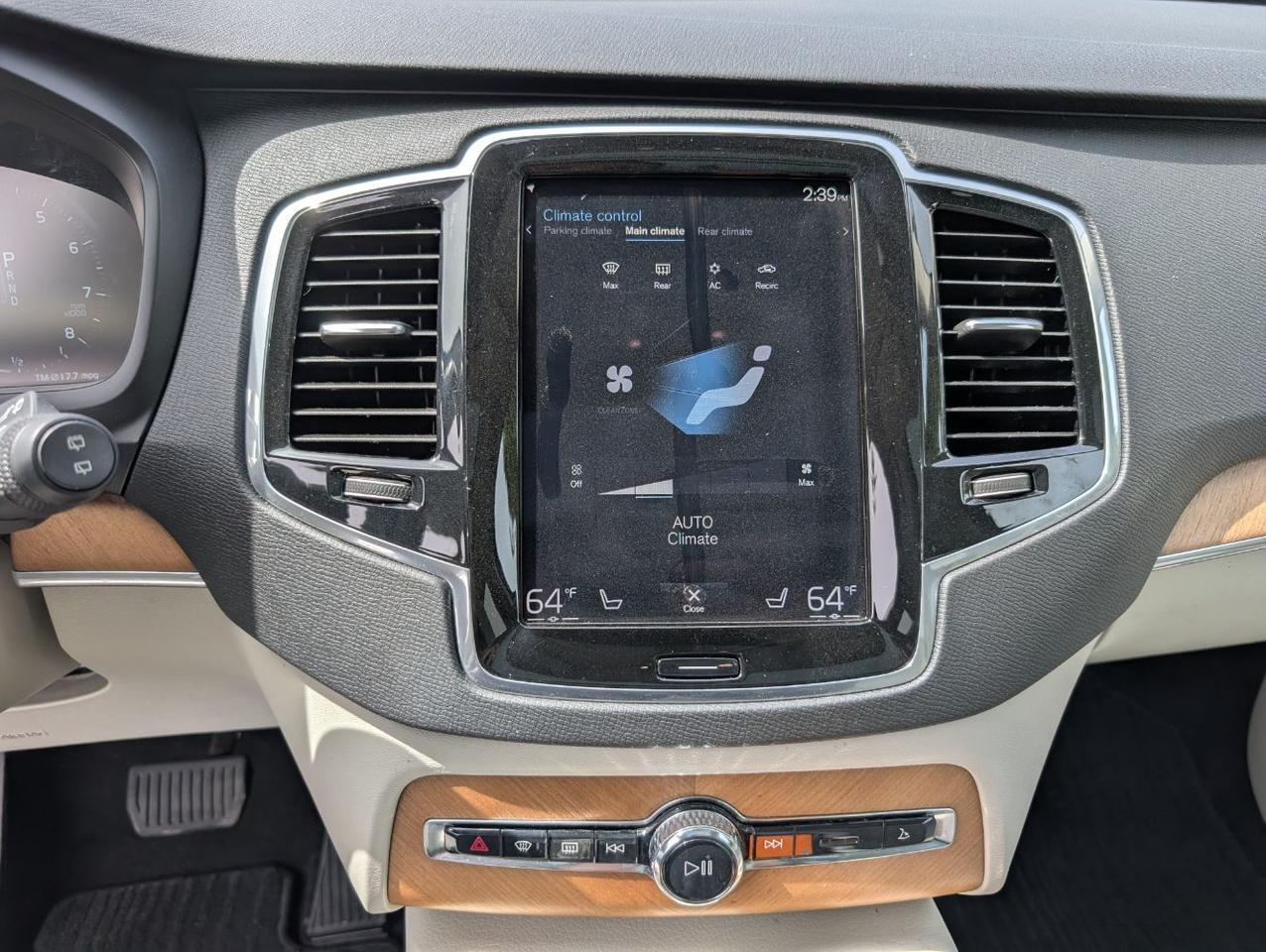 2022 Volvo XC90 T5 AWD Momentum w/H-Performance Audio, Pilot Assist, HUD, 360 Cam, Quad Heated Seats & Heated Wheel Portland OR