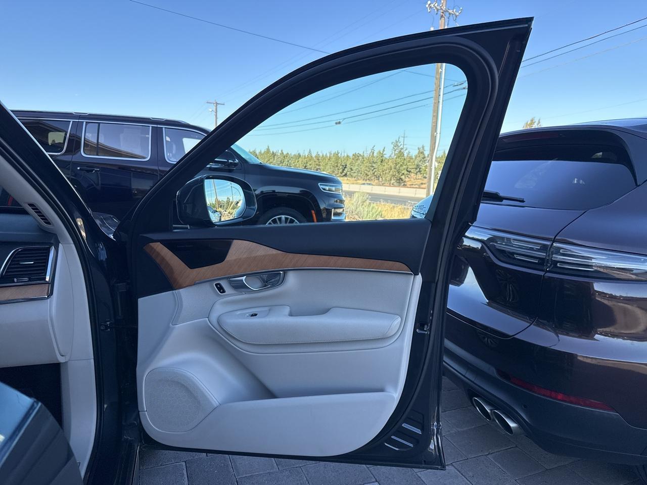 2022 Volvo XC90 T5 Momentum Bend OR
