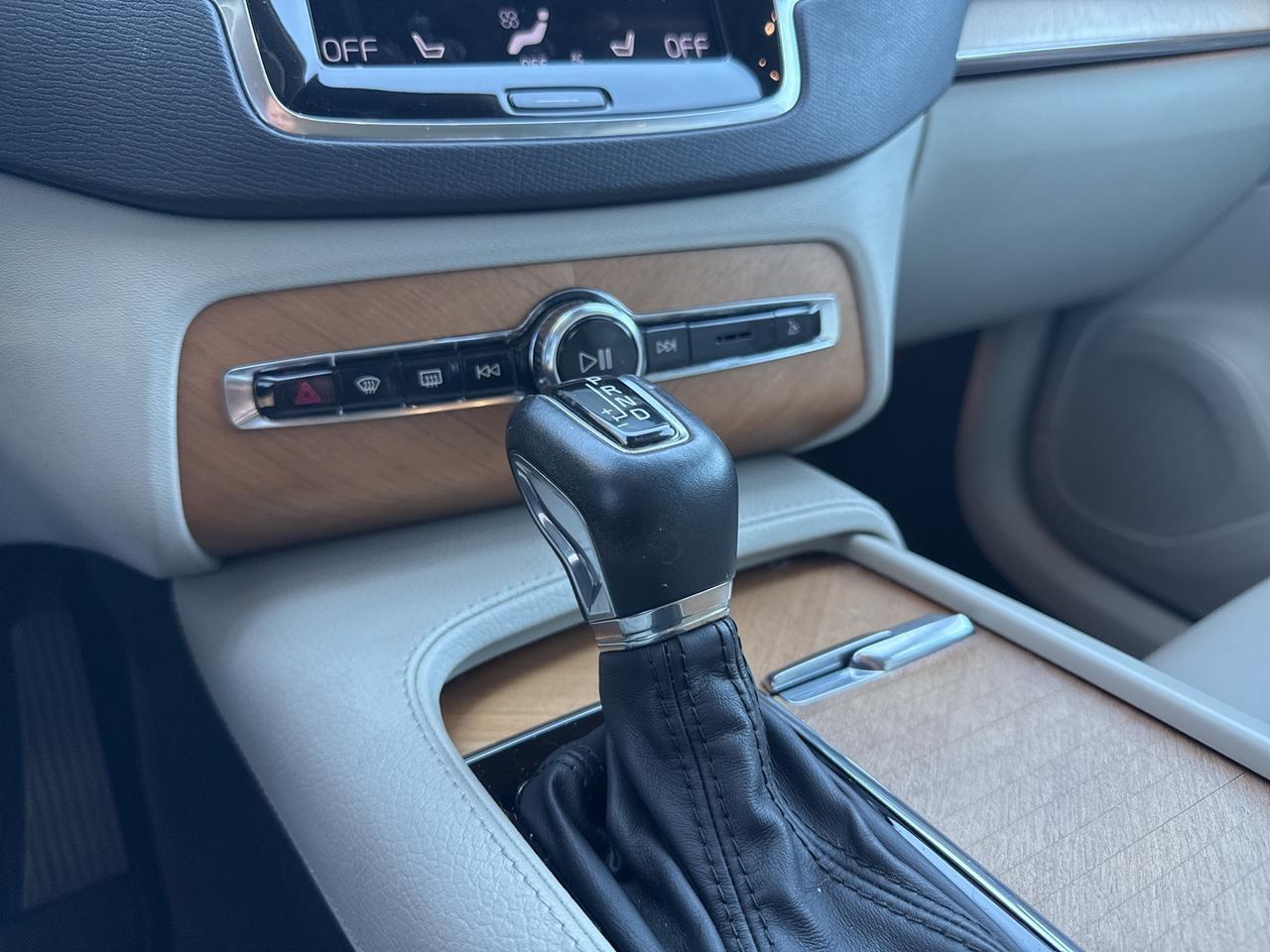 2022 Volvo XC90 T5 Momentum Bend OR