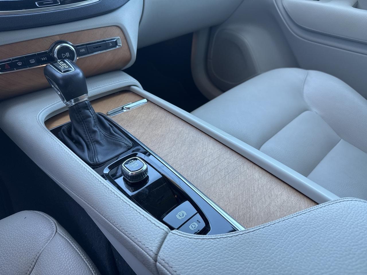 2022 Volvo XC90 T5 Momentum Bend OR