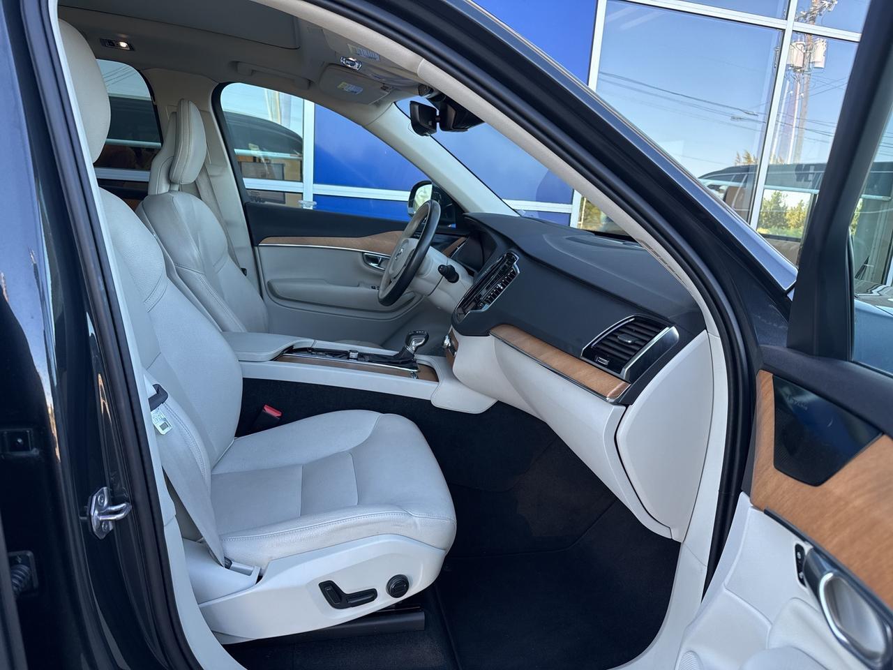 2022 Volvo XC90 T5 Momentum Bend OR