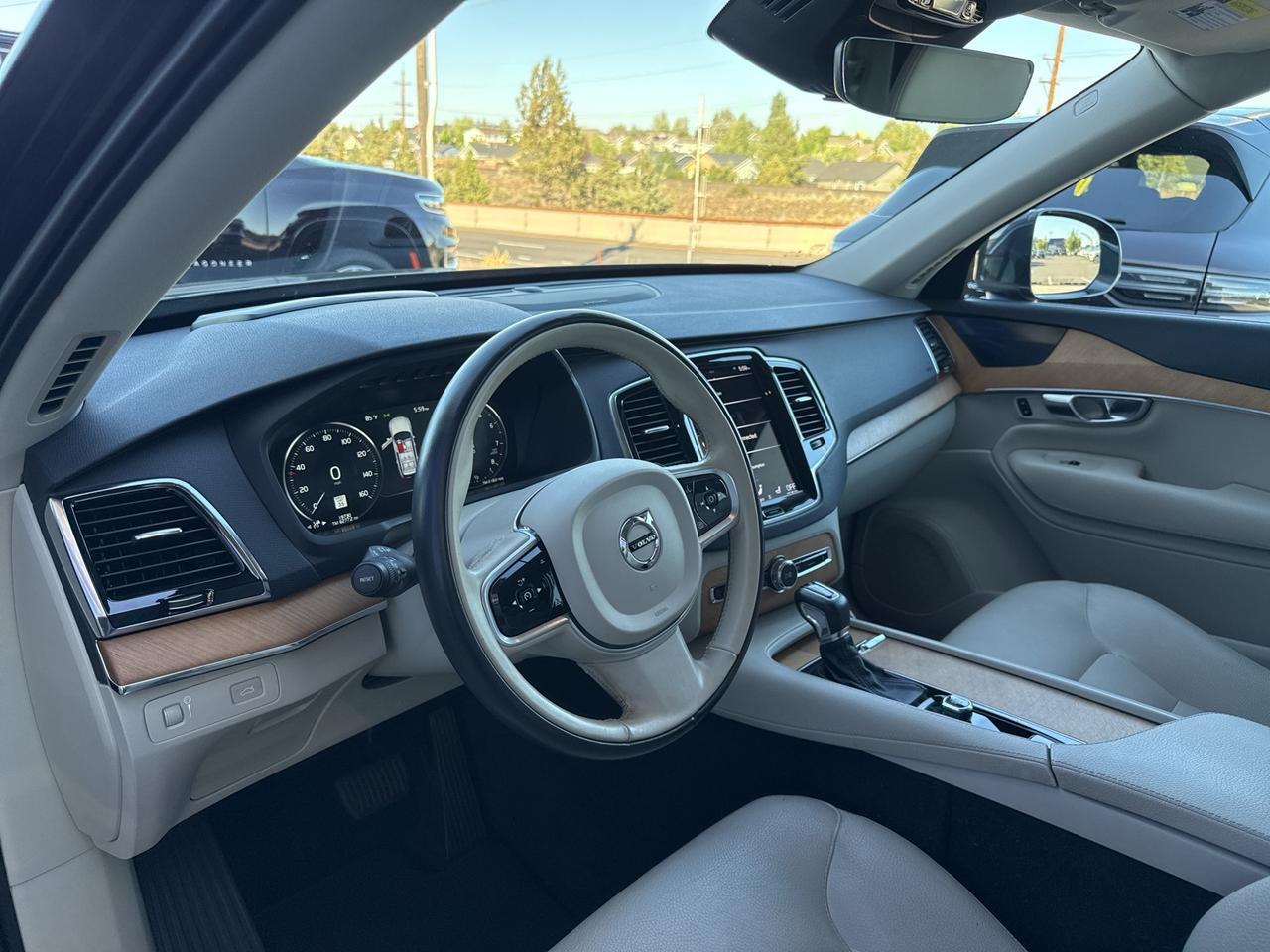 2022 Volvo XC90 T5 Momentum Bend OR