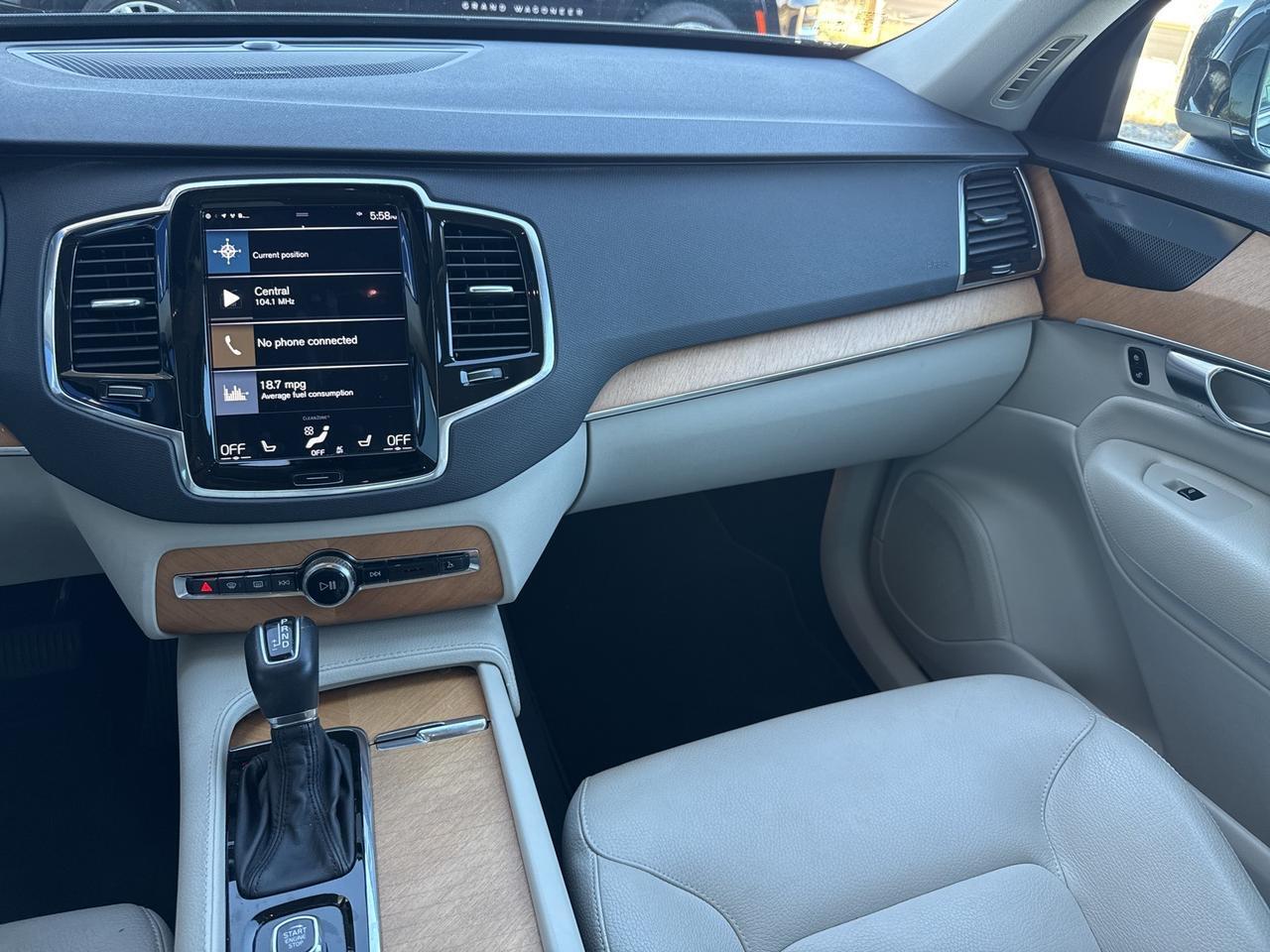 2022 Volvo XC90 T5 Momentum Bend OR