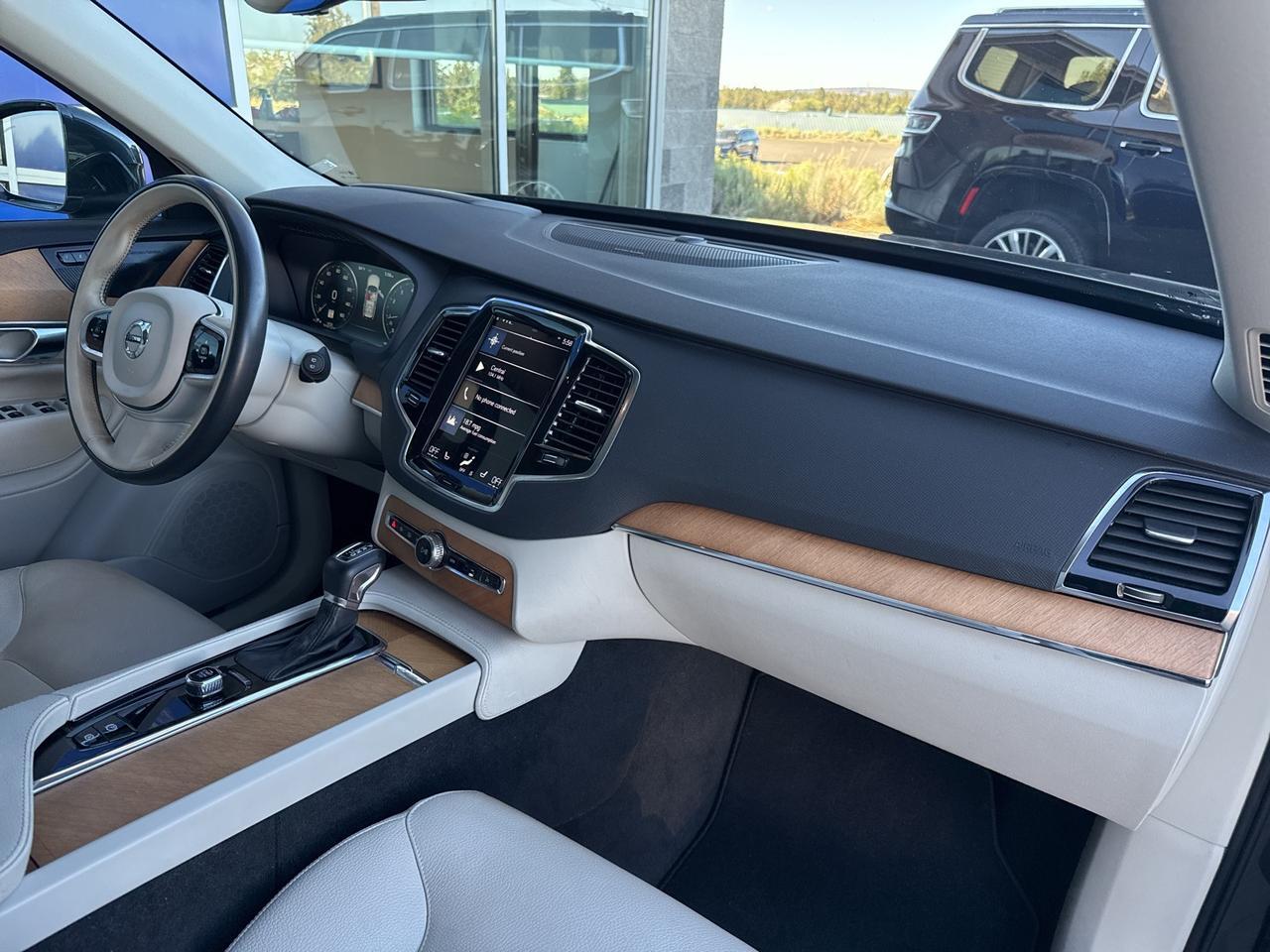 2022 Volvo XC90 T5 Momentum Bend OR