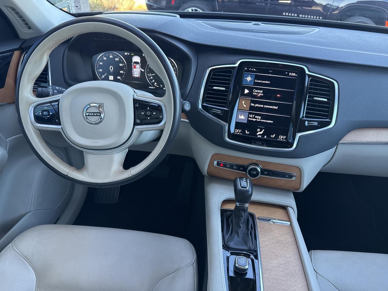2022 Volvo XC90 T5 Momentum Bend OR
