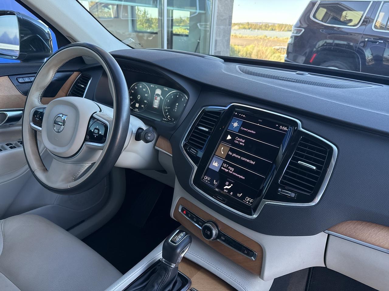 2022 Volvo XC90 T5 Momentum Bend OR