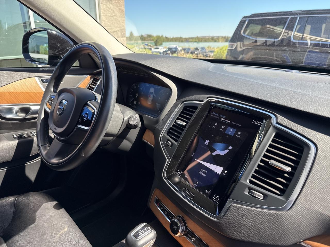 2022 Volvo XC90 T5 Momentum Bend OR
