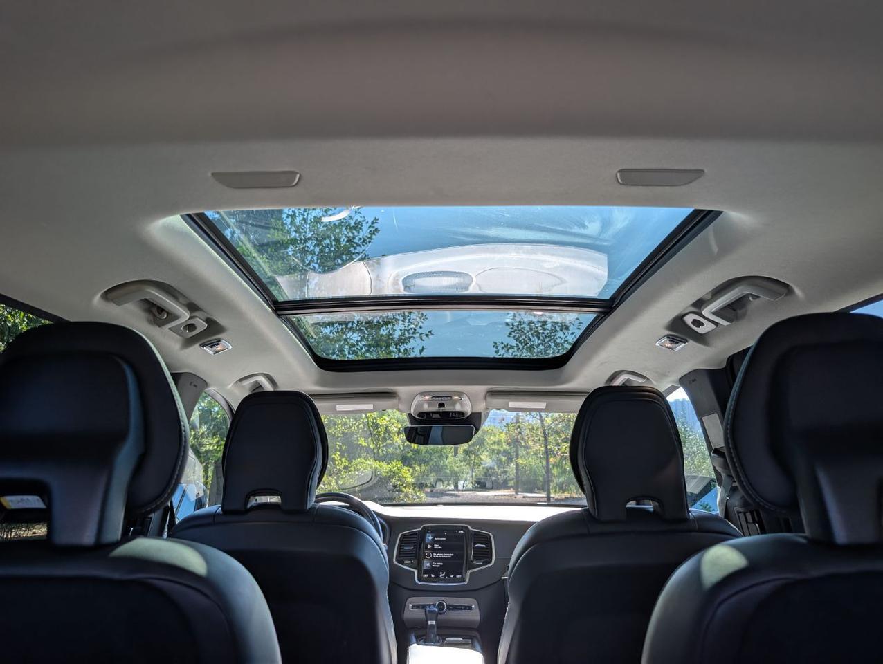 2022 Volvo XC90 T6 AWD Inscription Center Walk w/Harman Kardon, Pilot Assist, Tow Hitch, 4 Heated Seats & Wheel Portland OR