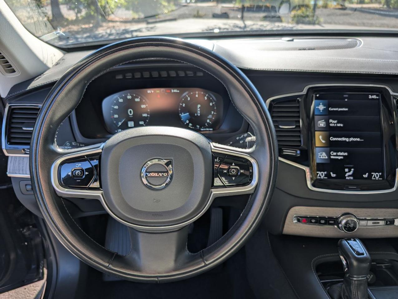 2022 Volvo XC90 T6 AWD Inscription Center Walk w/Harman Kardon, Pilot Assist, Tow Hitch, 4 Heated Seats & Wheel Portland OR