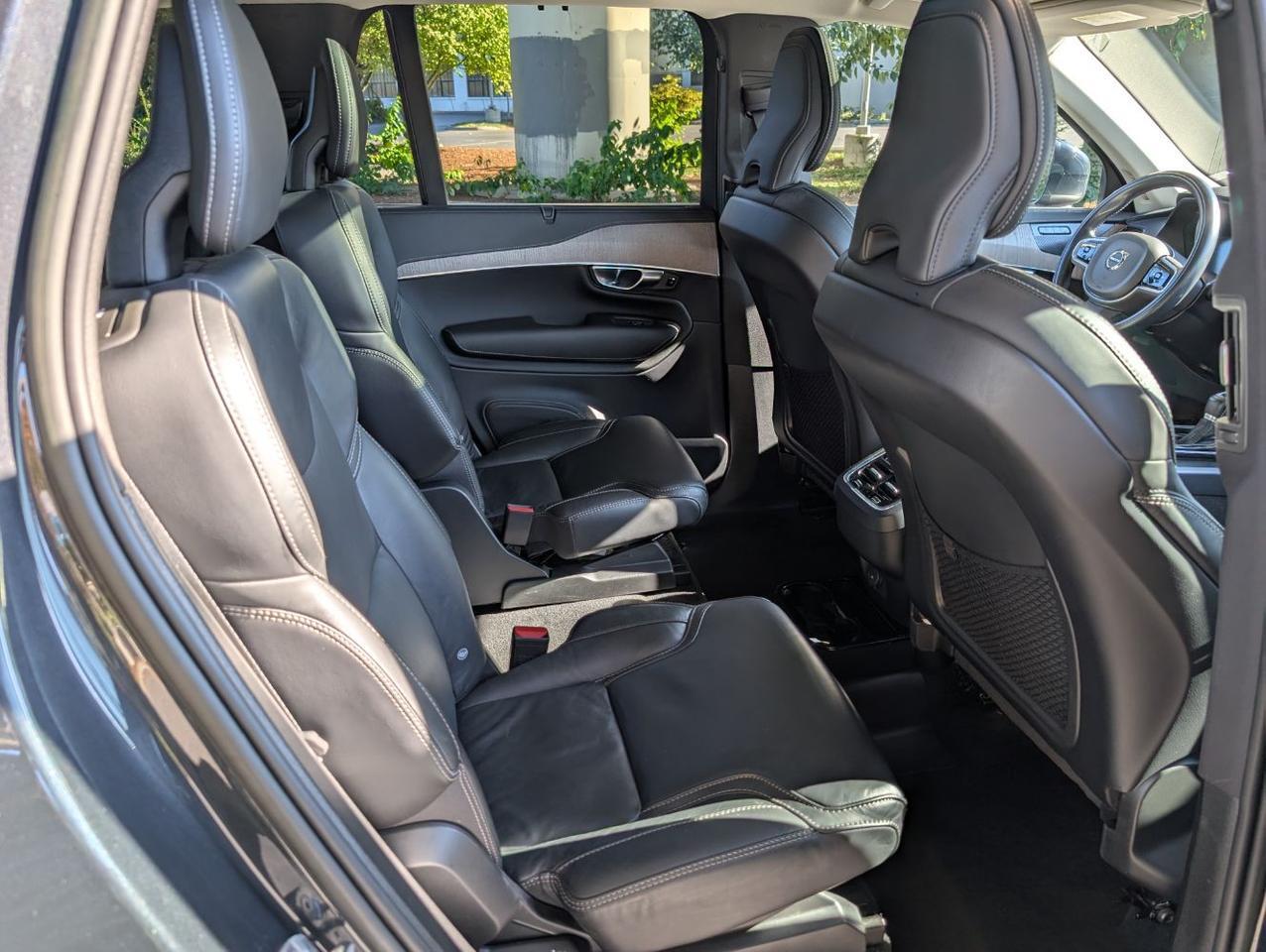 2022 Volvo XC90 T6 AWD Inscription Center Walk w/Harman Kardon, Pilot Assist, Tow Hitch, 4 Heated Seats & Wheel Portland OR