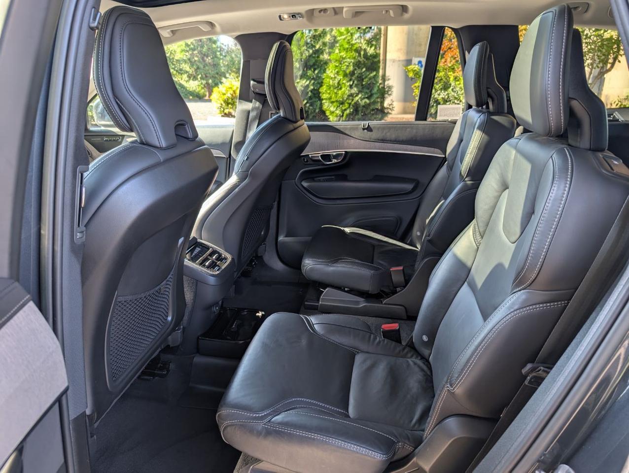 2022 Volvo XC90 T6 AWD Inscription Center Walk w/Harman Kardon, Pilot Assist, Tow Hitch, 4 Heated Seats & Wheel Portland OR