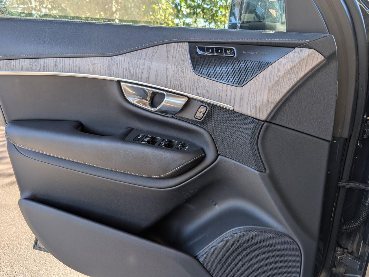 2022 Volvo XC90 T6 AWD Inscription Center Walk w/Harman Kardon, Pilot Assist, Tow Hitch, 4 Heated Seats & Wheel Portland OR