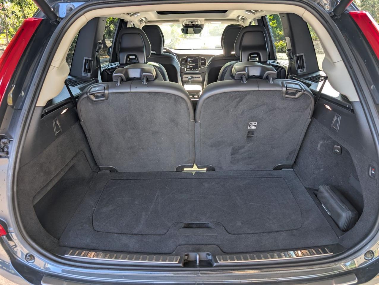 2022 Volvo XC90 T6 AWD Inscription Center Walk w/Harman Kardon, Pilot Assist, Tow Hitch, 4 Heated Seats & Wheel Portland OR