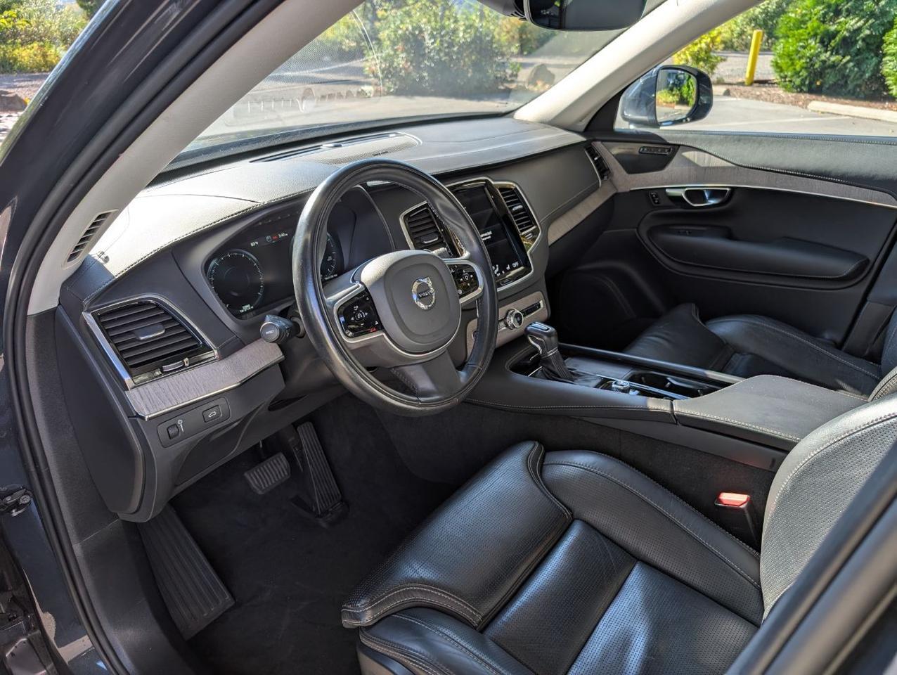 2022 Volvo XC90 T6 AWD Inscription Center Walk w/Harman Kardon, Pilot Assist, Tow Hitch, 4 Heated Seats & Wheel Portland OR