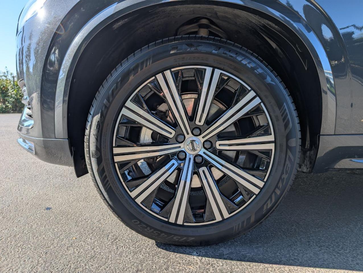 2022 Volvo XC90 T6 AWD Inscription Center Walk w/Harman Kardon, Pilot Assist, Tow Hitch, 4 Heated Seats & Wheel Portland OR