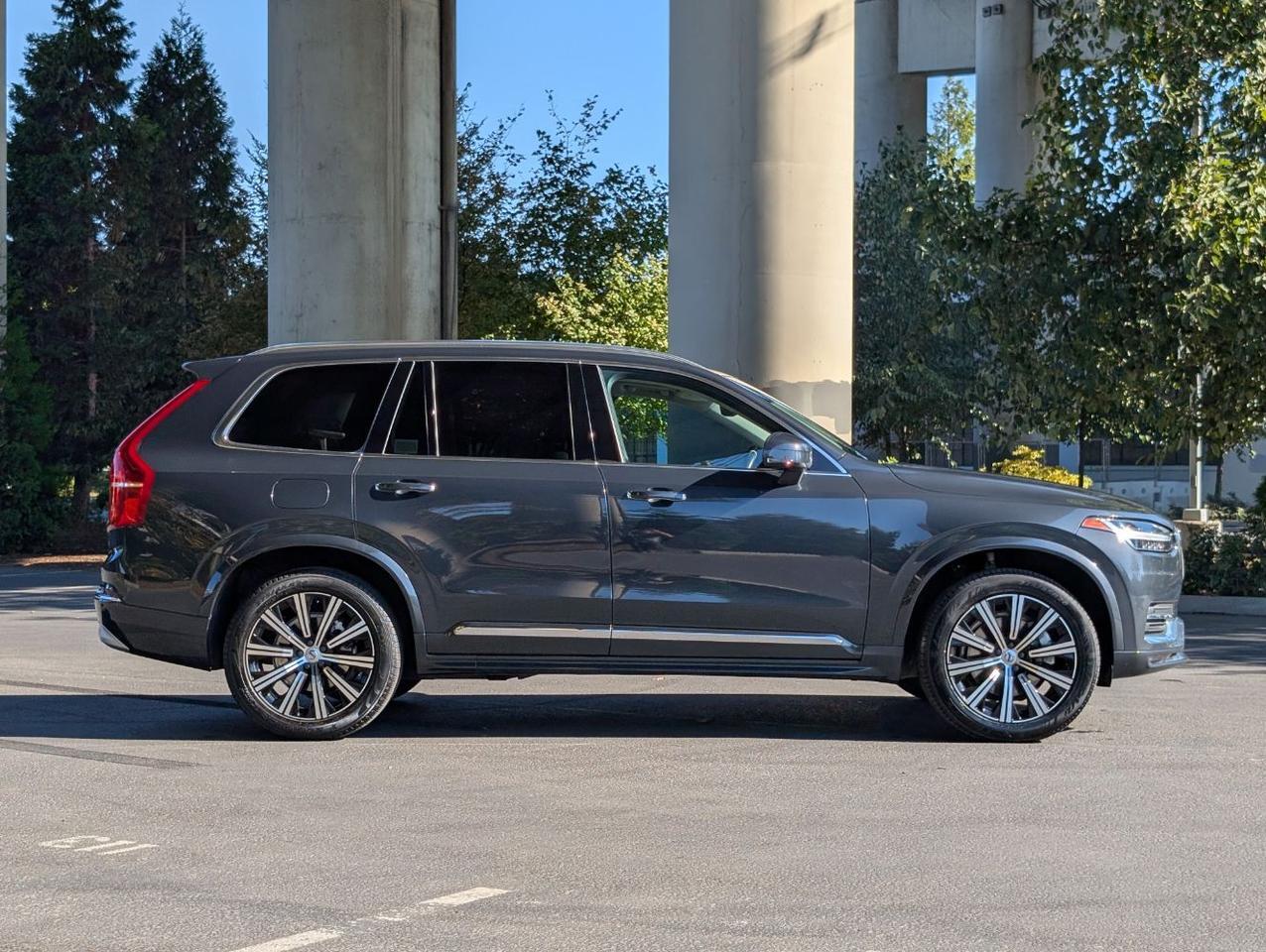 2022 Volvo XC90 T6 AWD Inscription Center Walk w/Harman Kardon, Pilot Assist, Tow Hitch, 4 Heated Seats & Wheel Portland OR