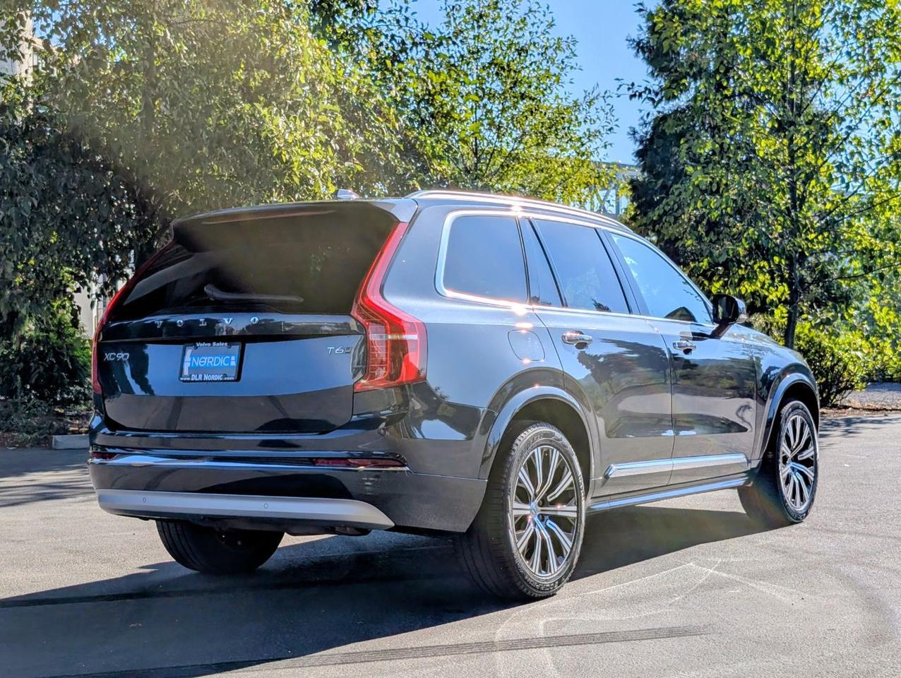 2022 Volvo XC90 T6 AWD Inscription Center Walk w/Harman Kardon, Pilot Assist, Tow Hitch, 4 Heated Seats & Wheel Portland OR