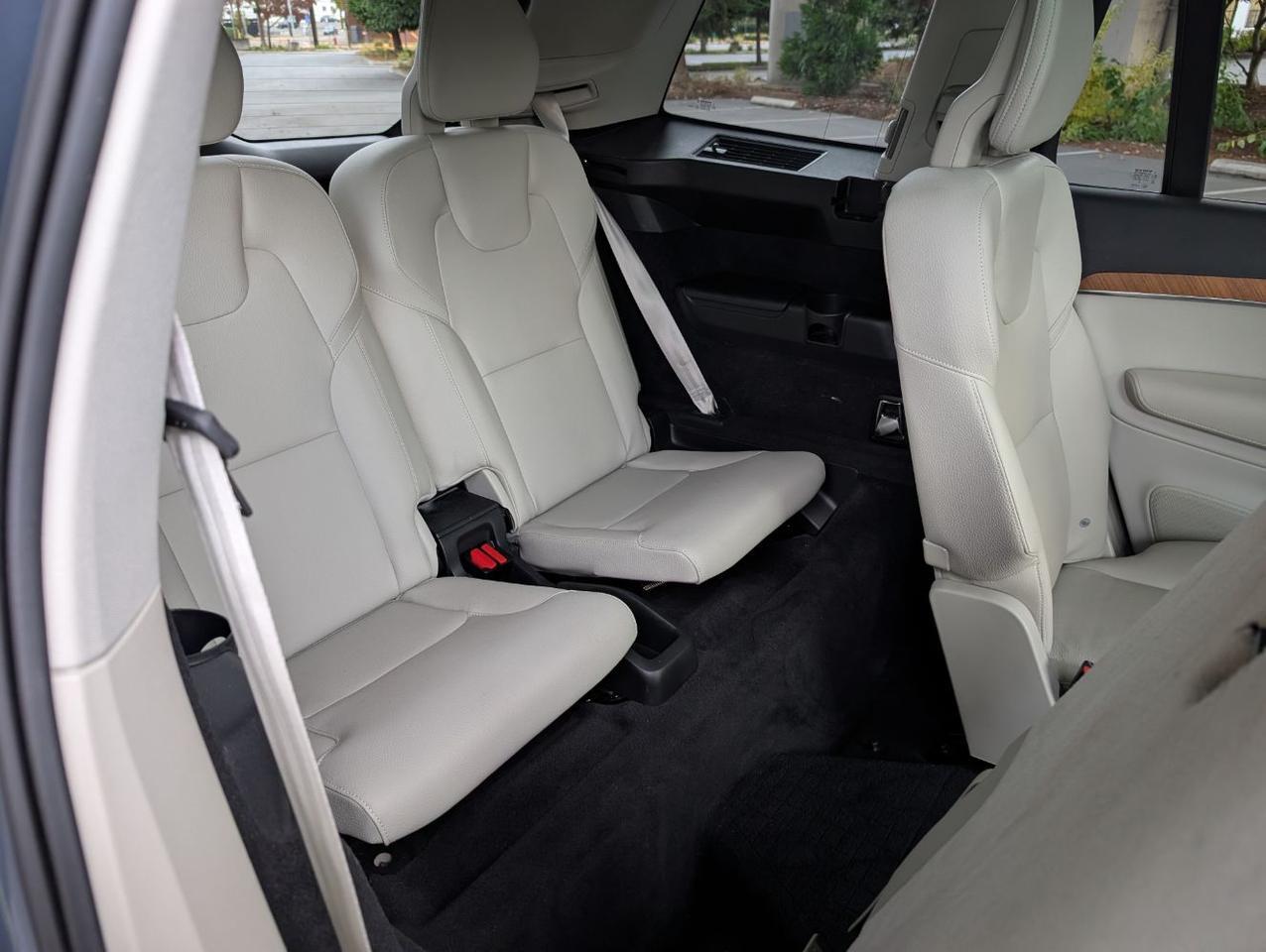 2022 Volvo XC90 T6 AWD Momentum 6-Pass Center Walk w/Harman Kardon, Pilot Assist, 360 Cam, 4 Heated Seats & Wheel Portland OR