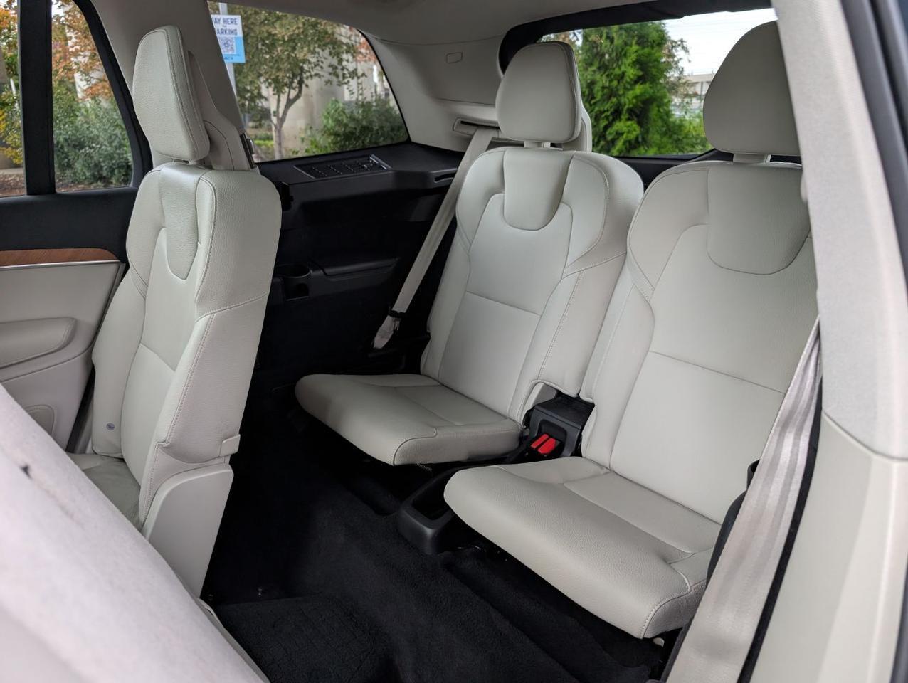 2022 Volvo XC90 T6 AWD Momentum 6-Pass Center Walk w/Harman Kardon, Pilot Assist, 360 Cam, 4 Heated Seats & Wheel Portland OR