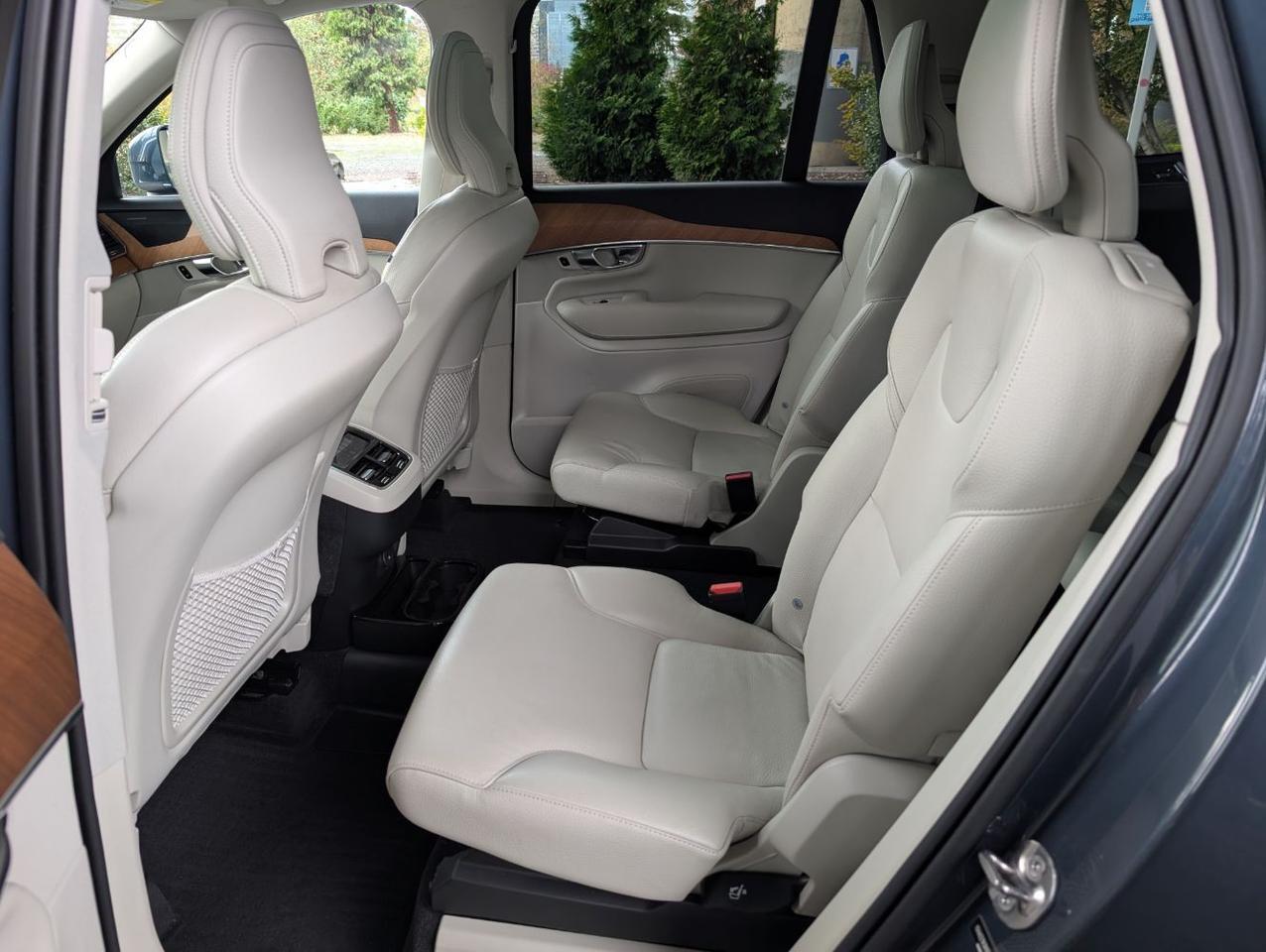 2022 Volvo XC90 T6 AWD Momentum 6-Pass Center Walk w/Harman Kardon, Pilot Assist, 360 Cam, 4 Heated Seats & Wheel Portland OR