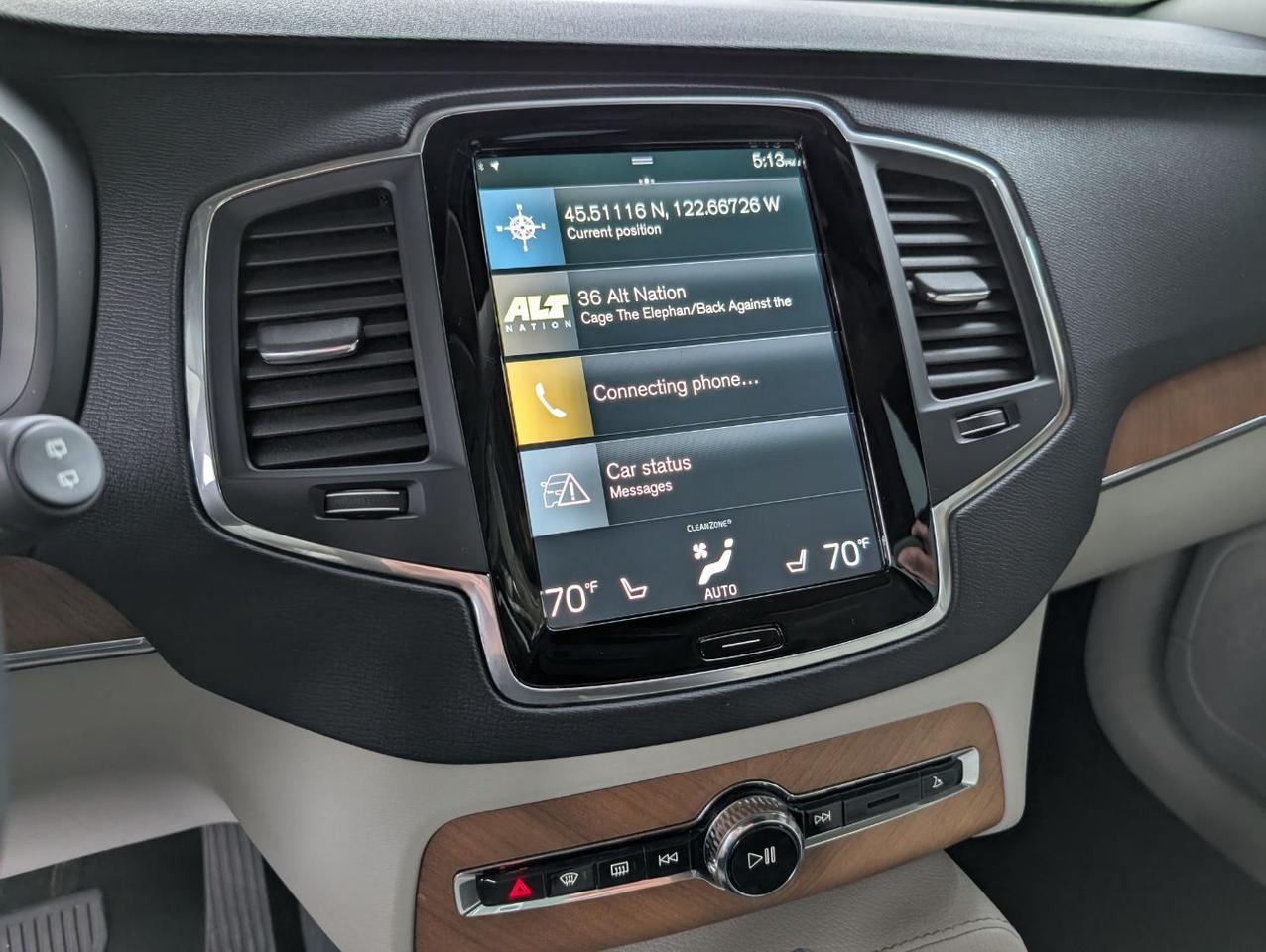 2022 Volvo XC90 T6 AWD Momentum 6-Pass Center Walk w/Harman Kardon, Pilot Assist, 360 Cam, 4 Heated Seats & Wheel Portland OR