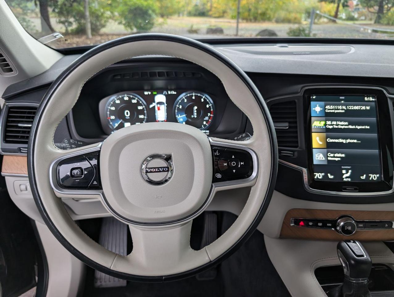 2022 Volvo XC90 T6 AWD Momentum 6-Pass Center Walk w/Harman Kardon, Pilot Assist, 360 Cam, 4 Heated Seats & Wheel Portland OR