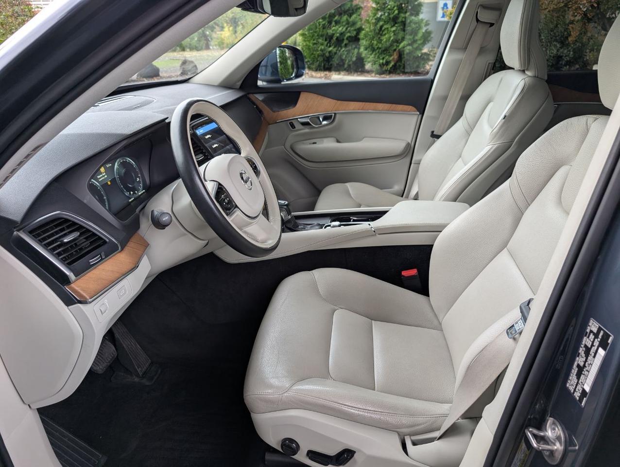 2022 Volvo XC90 T6 AWD Momentum 6-Pass Center Walk w/Harman Kardon, Pilot Assist, 360 Cam, 4 Heated Seats & Wheel Portland OR