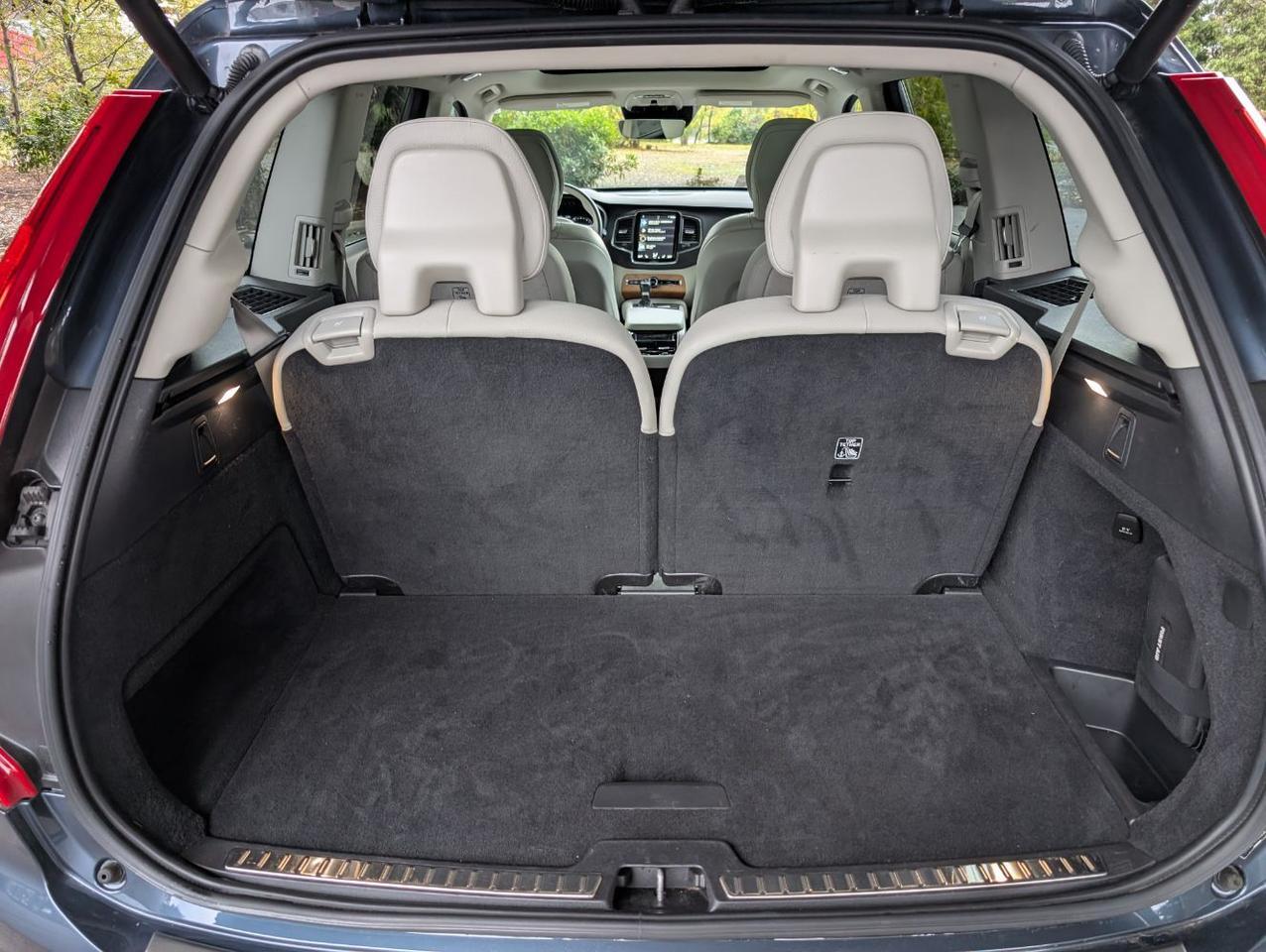 2022 Volvo XC90 T6 AWD Momentum 6-Pass Center Walk w/Harman Kardon, Pilot Assist, 360 Cam, 4 Heated Seats & Wheel Portland OR